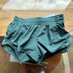 Green lululemon hotty hot shorts 2.5”